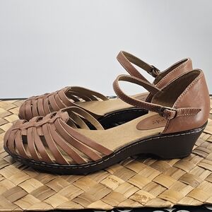 Softspots Tan Sandals Size 9